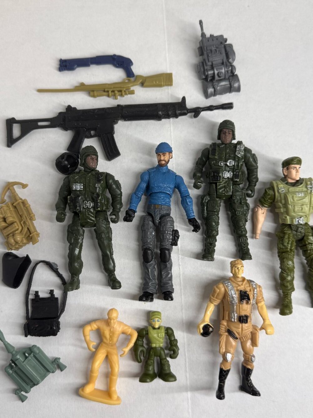 G.I. Joe Action Figure Lot Hasbro Classified Series Chap Mei 4 Figures Weapons